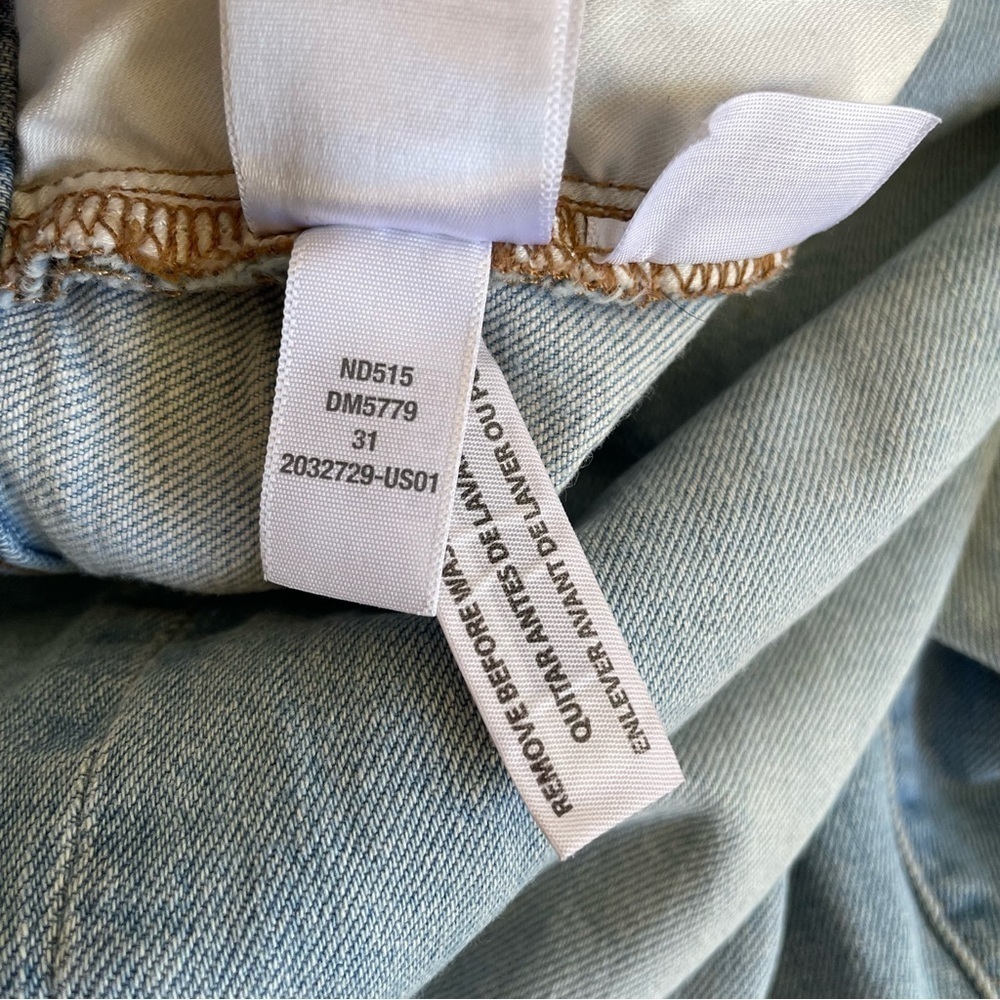Madewell The Perfect Vintage Straight Jean in Danby Wash: Knee-Rip Edition 31 - Picture 15 of 16